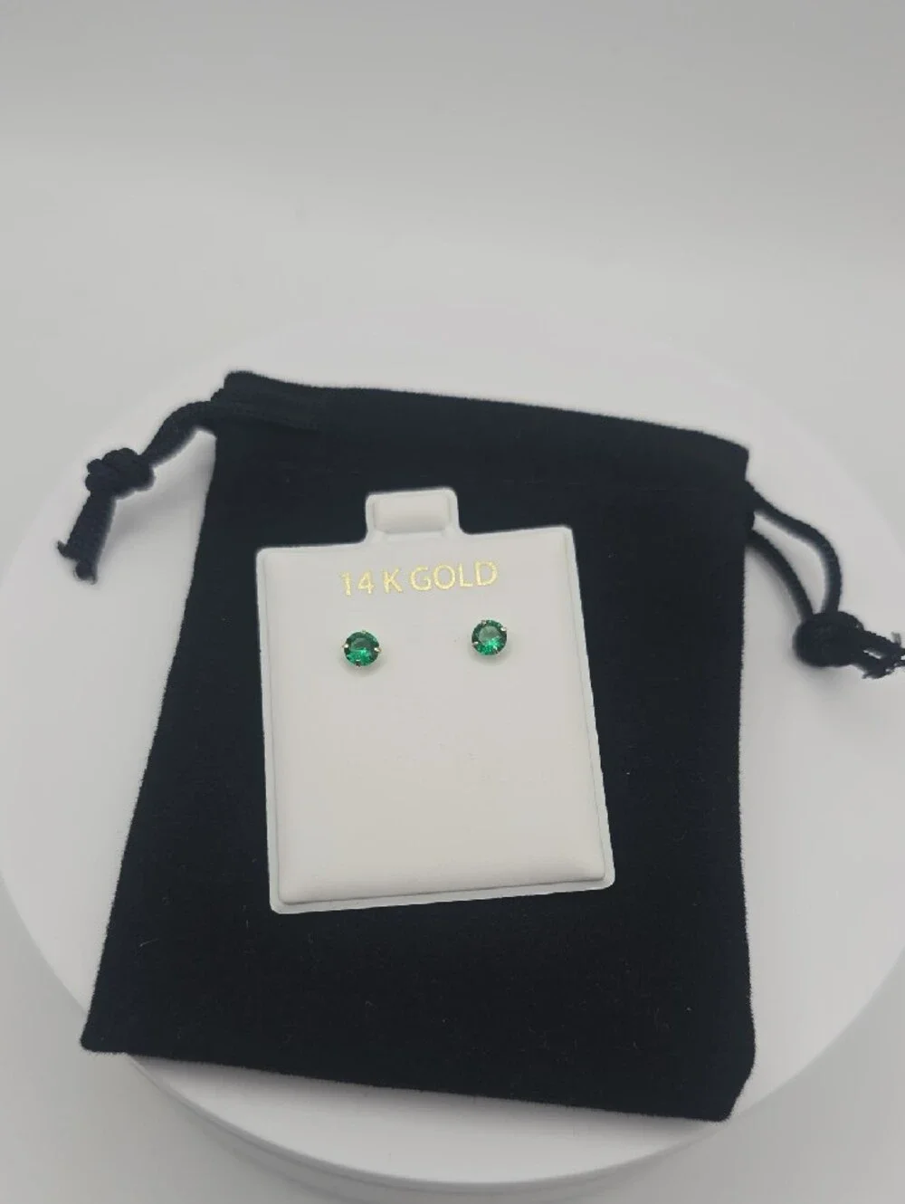 Beautiful 14K Gold CZ Emerald Green Small Stud Earrings (NWOT)✨️💚✨️